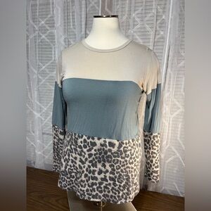 Perfectly Priscilla 2X color block w/leopard print tunic buttons down the back